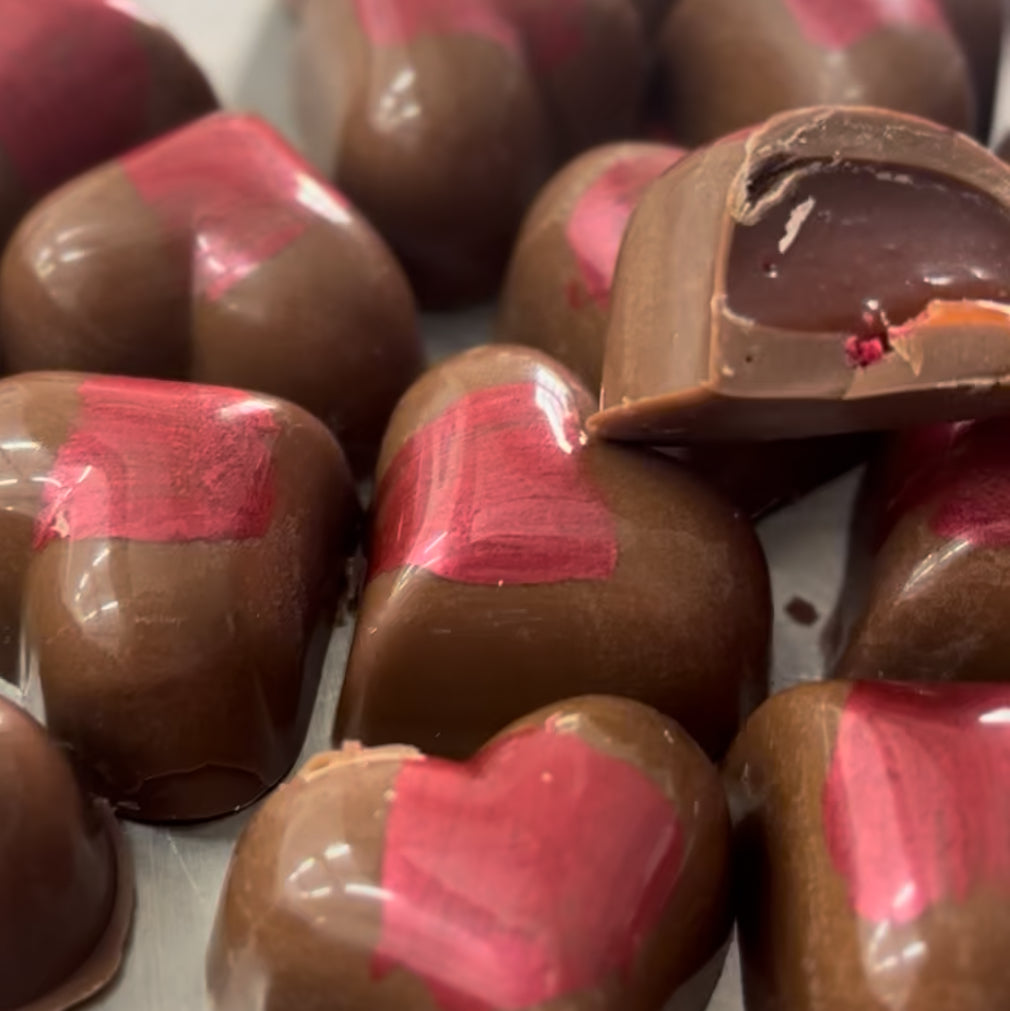 Milk 34% Raspberry Caramel Hearts