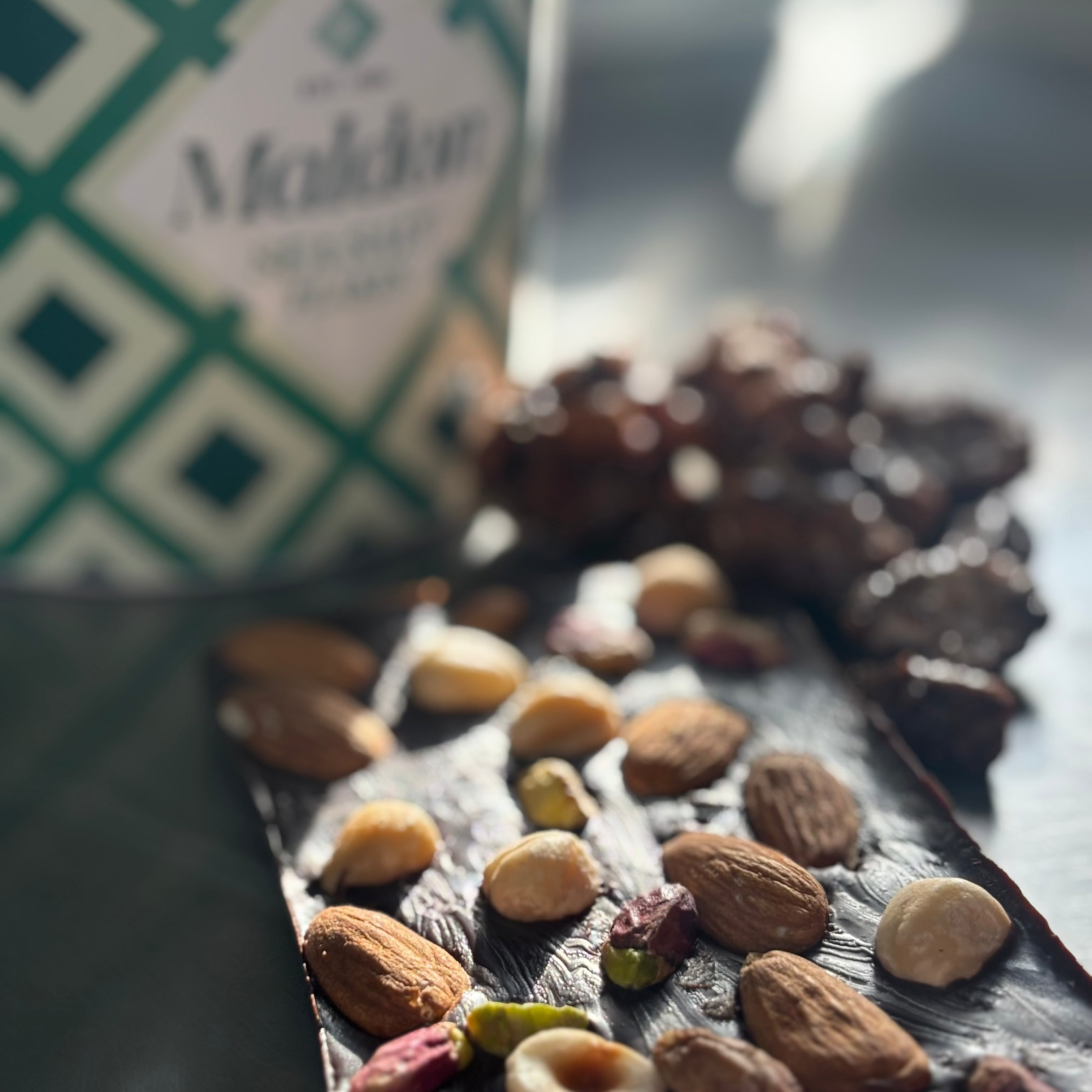 Dark 55% Mixed Nuts & Maldon Sea Salt 100g Bar (VE)